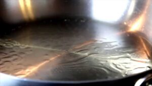 How do food particles and Debris Contribute to Oil Splattering